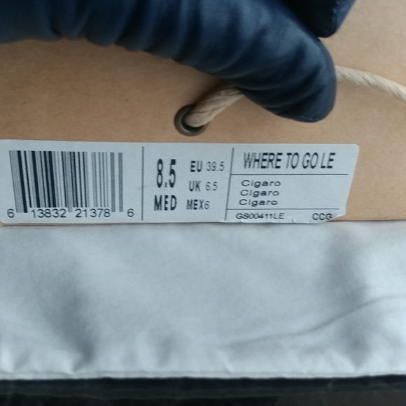 Gentle Souls by Kenneth Cole leather thong sandals - Picture 8 of 9